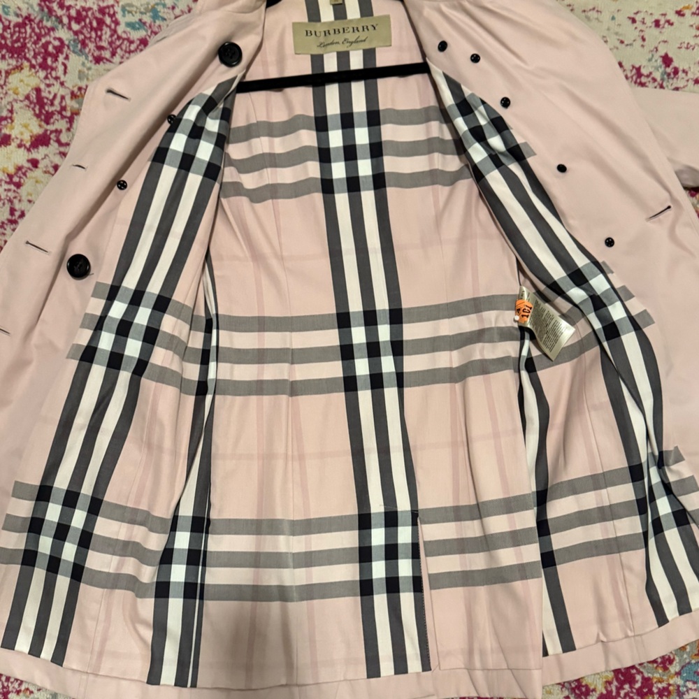 Authentic Burberry Light Pink Trench Coat - Picture 7 of 15